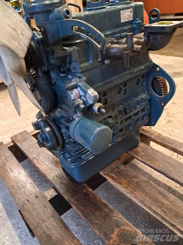 Kubota D-902 Engines
