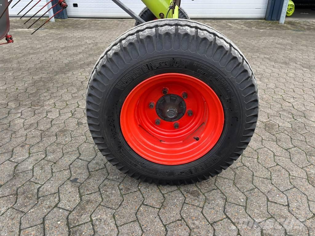 CLAAS Liner 2900 Rakes and tedders