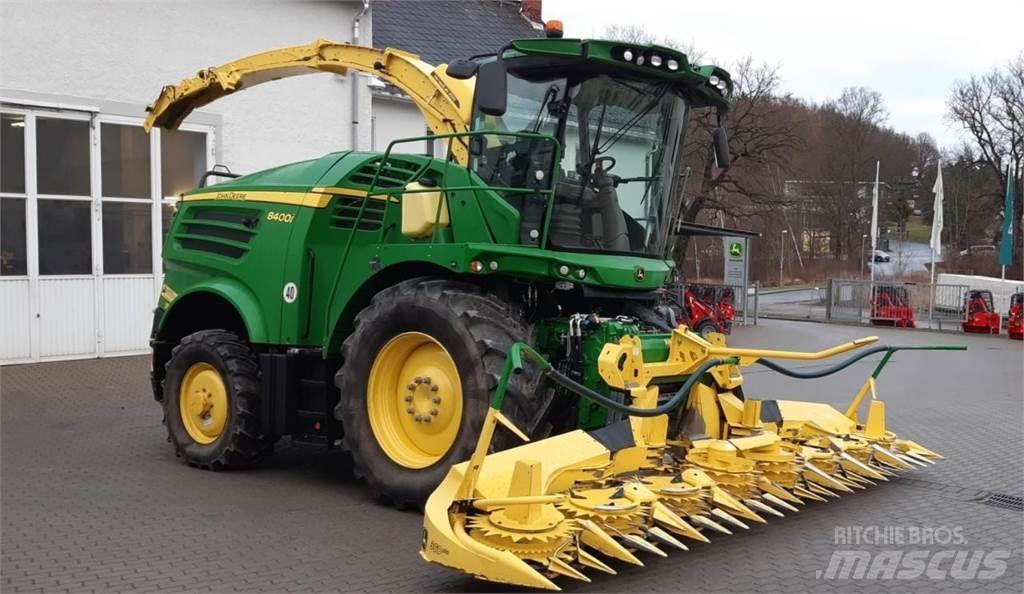 John Deere 8400i Self-propelled foragers