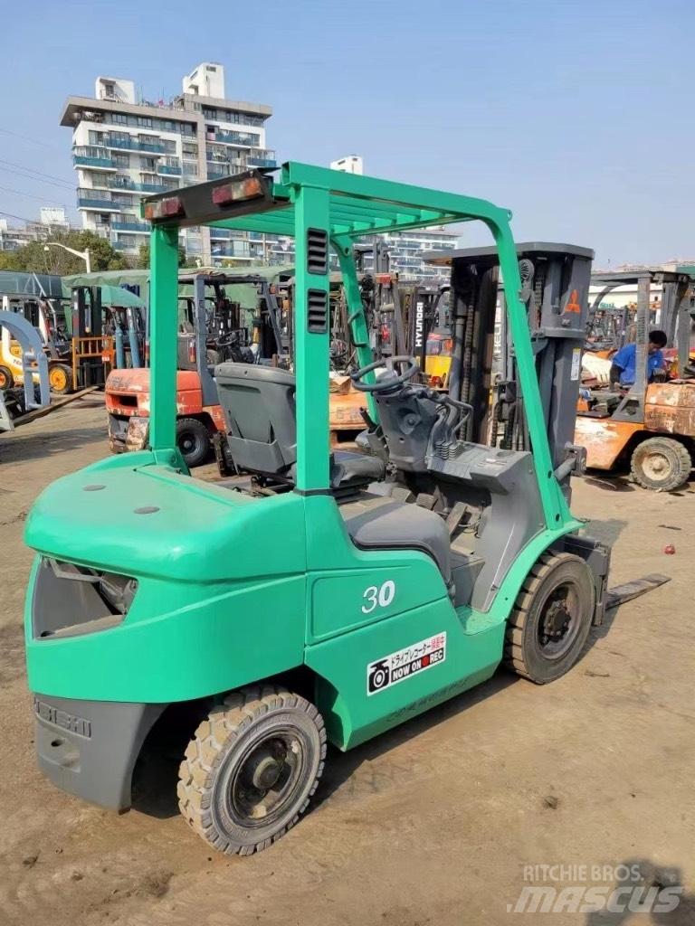 Mitsubishi FD30 Diesel trucks