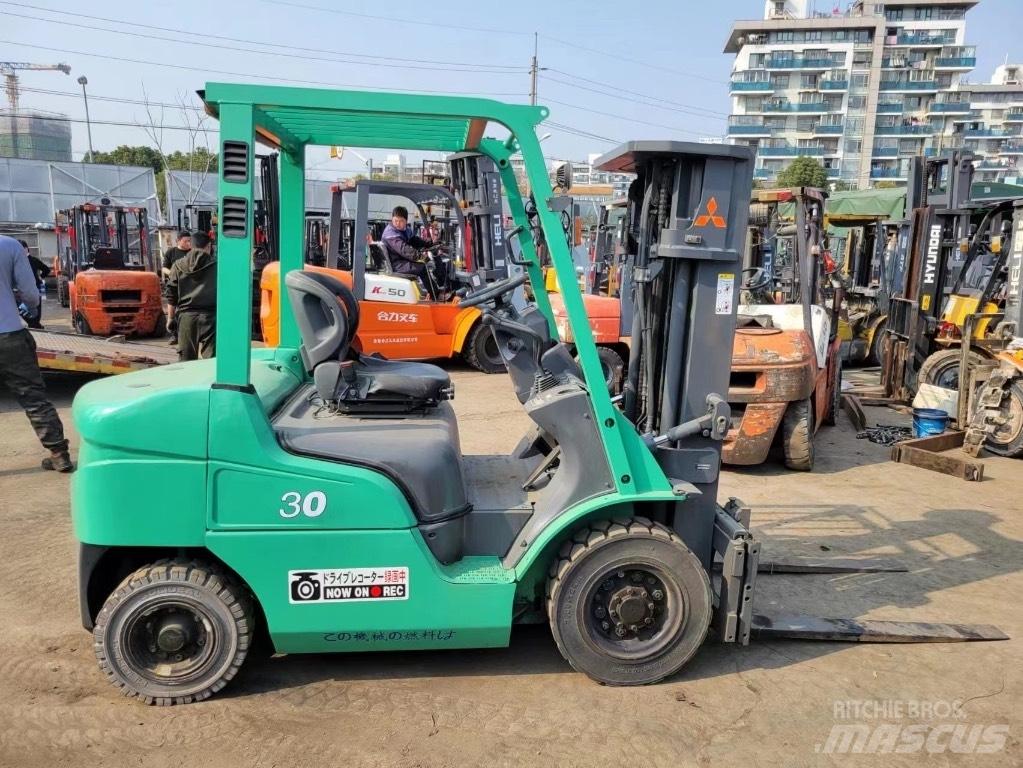Mitsubishi FD30 Diesel trucks
