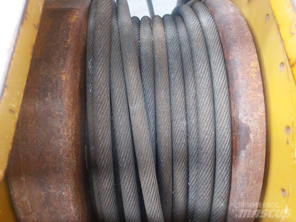 CAT D7E Winches