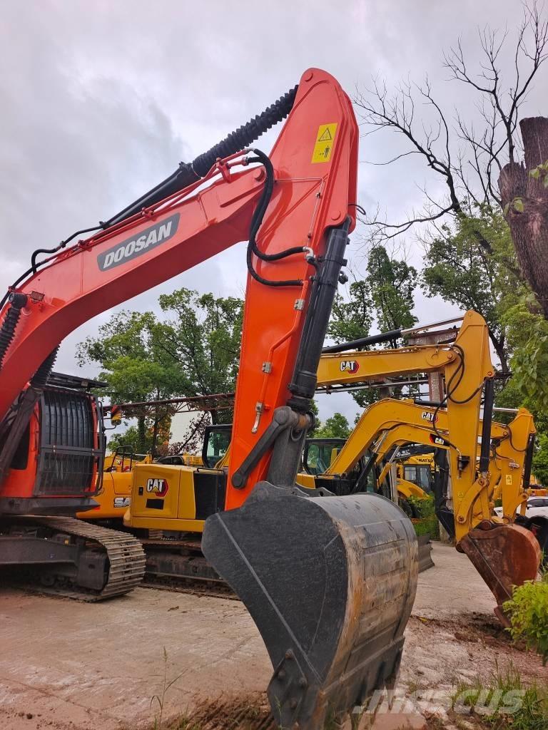 Doosan DX 300 LC Crawler excavators