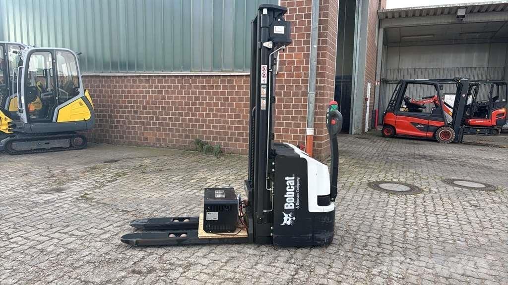 Doosan BSL16N Pedestrian stacker