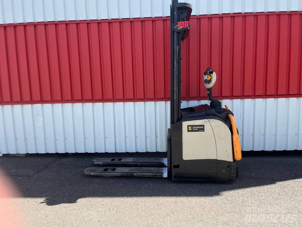 Crown ET4000-1.2 Pedestrian stacker