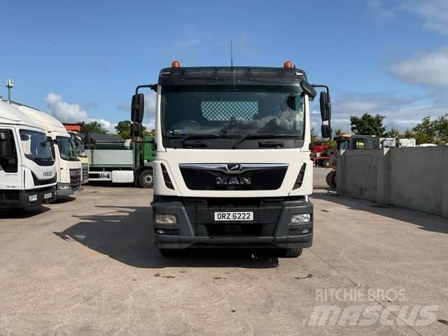 MAN TGM 18.250 Skip loader trucks