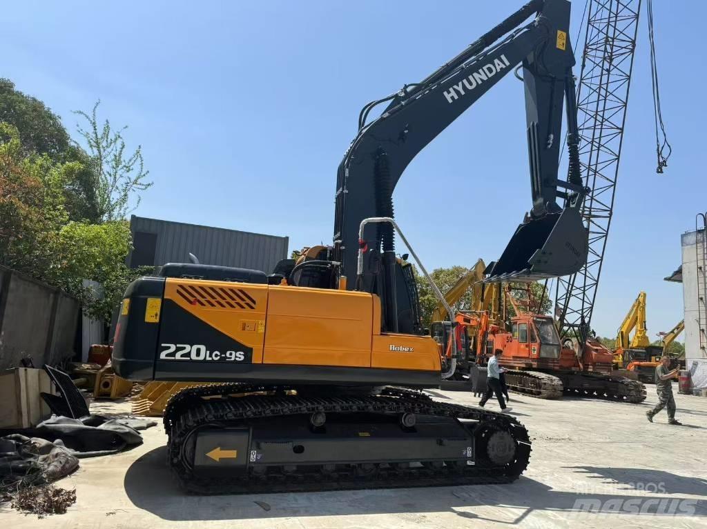 Hyundai R220LC-9S Midi excavators  7t - 12t