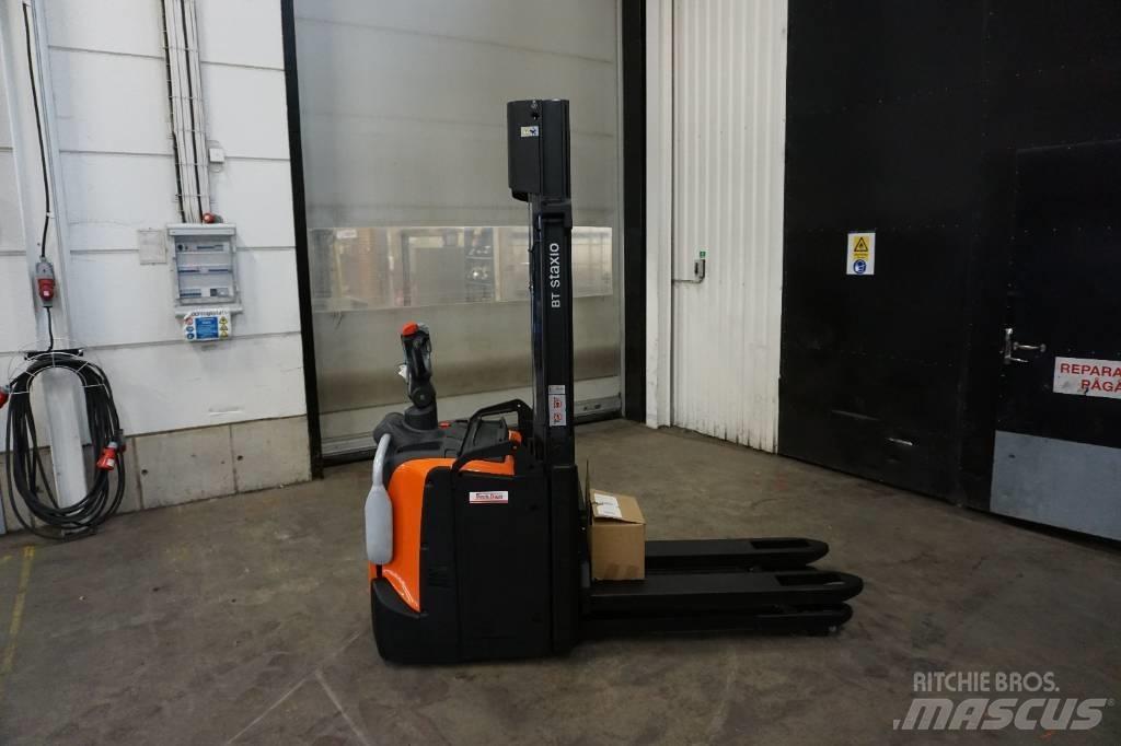 Toyota SPE120L Pedestrian stacker