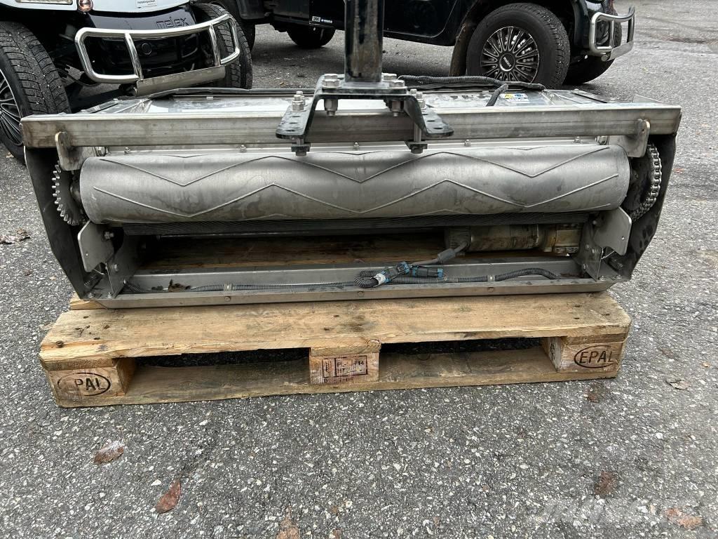 Ventrac SA250 Gritters