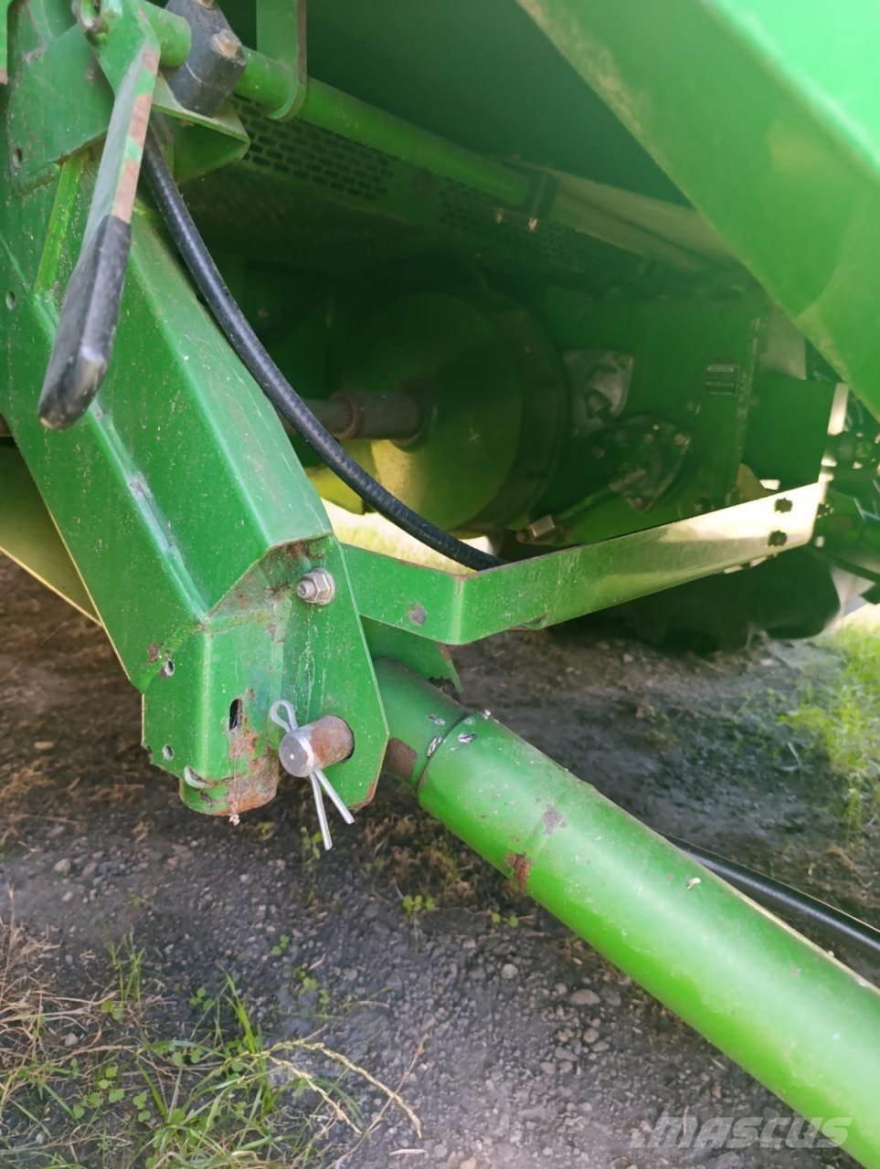 John Deere W650 Combine harvesters
