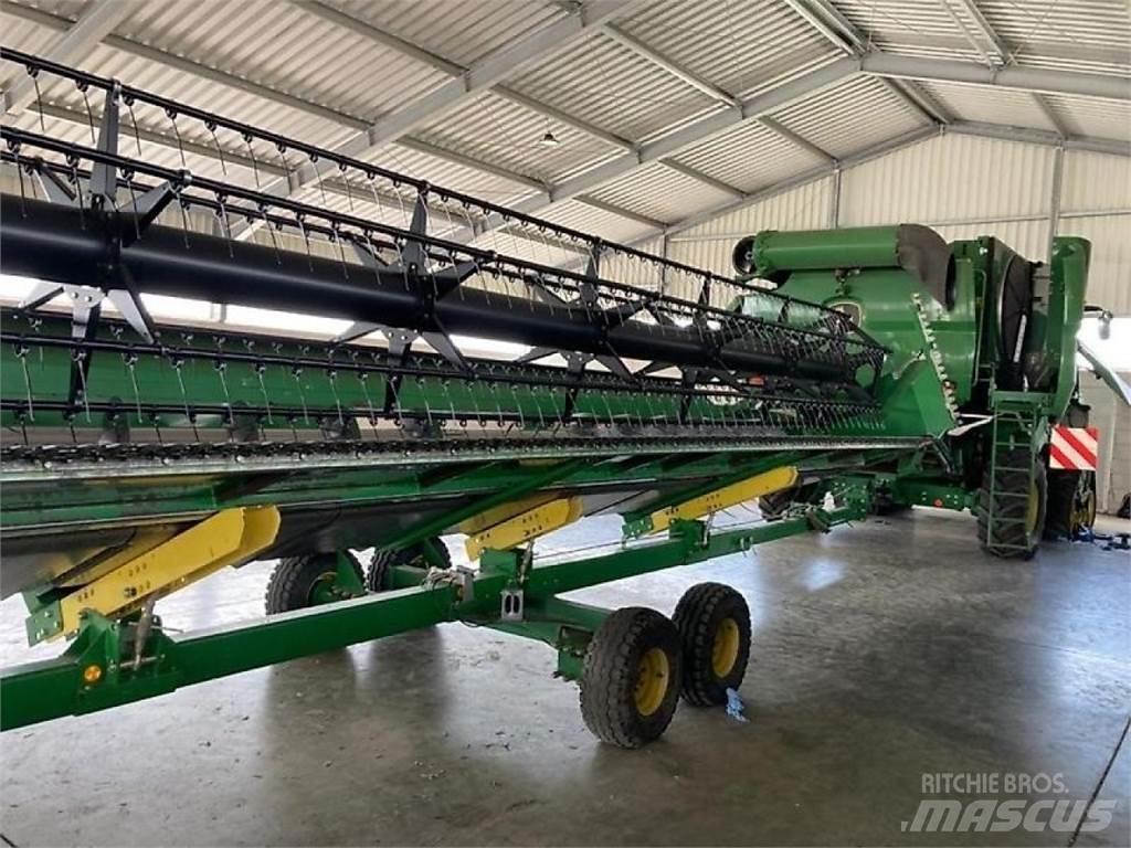 John Deere S 680 Combine harvesters