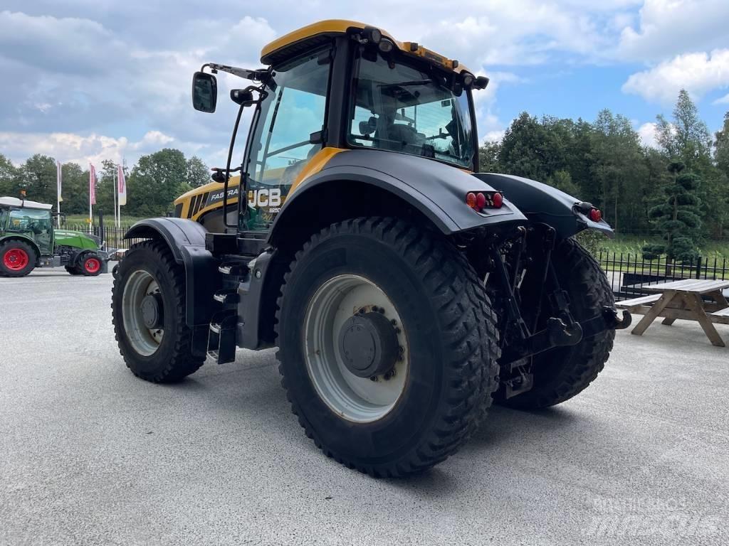 JCB Fastrac 8250 Tractors