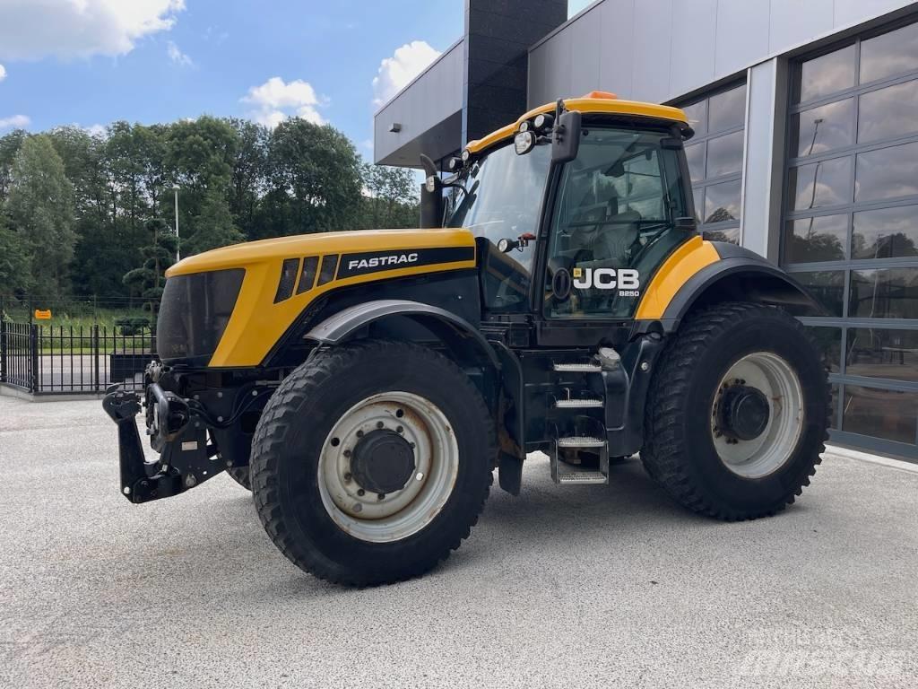 JCB Fastrac 8250 Tractors