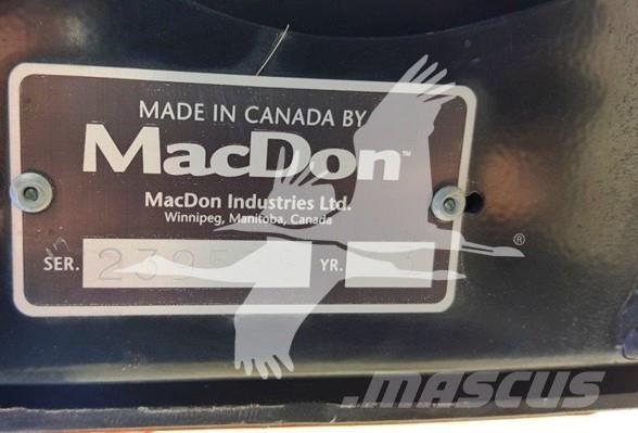 MAC DON D65 Combine harvester heads