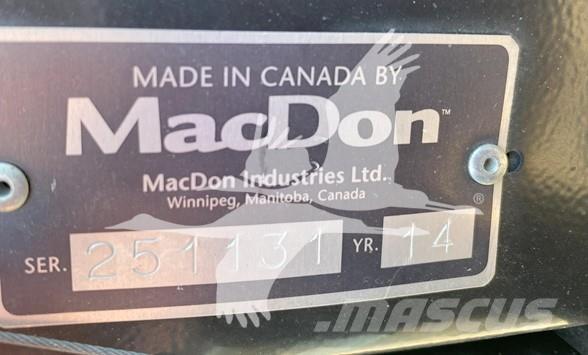 MAC DON FD75D Combine harvester heads