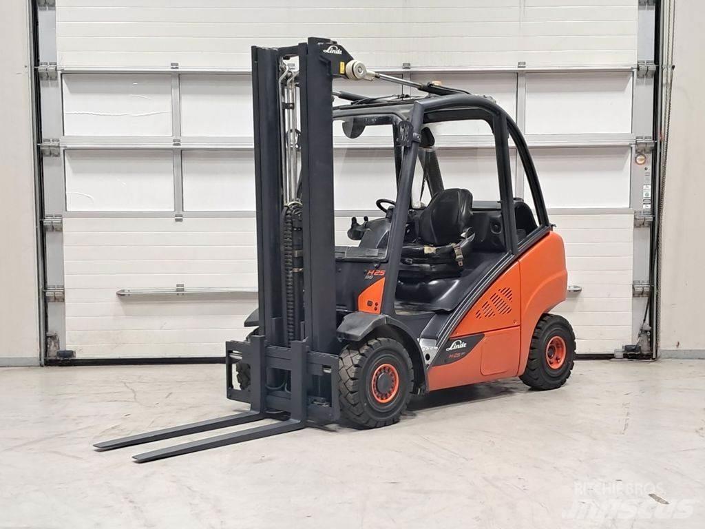 Linde H25T-02 LPG trucks