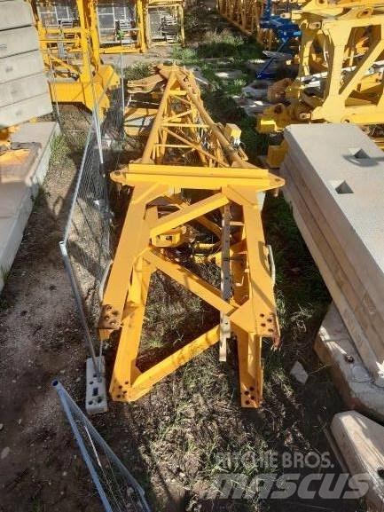 Potain MD 238 J10 Self erecting cranes