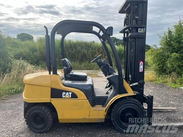 CAT DP 30 N Diesel trucks