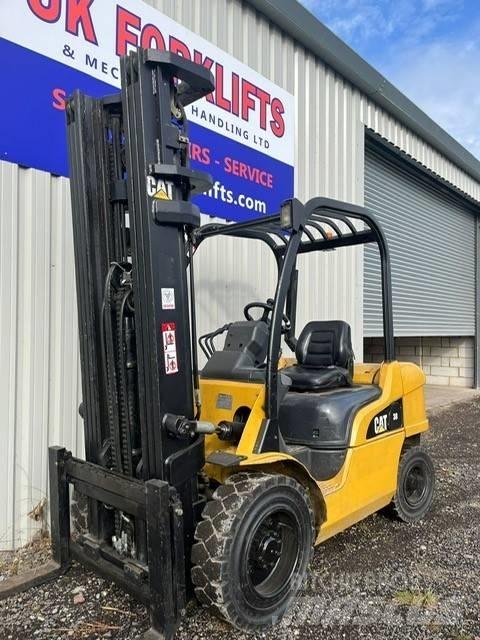 CAT DP 30 N Diesel trucks