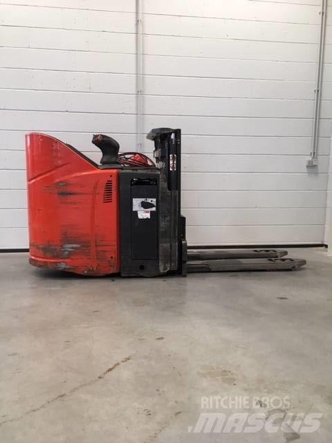 Linde D12HPSP/133 Self propelled stackers