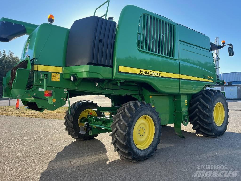 John Deere W540 Combine harvesters
