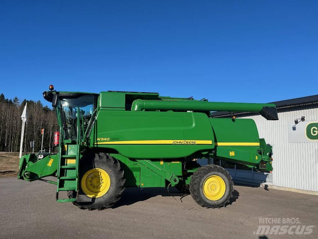 John Deere W540 Combine harvesters