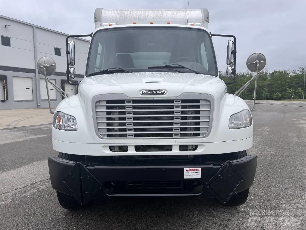 Freightliner M 106 Box body trucks