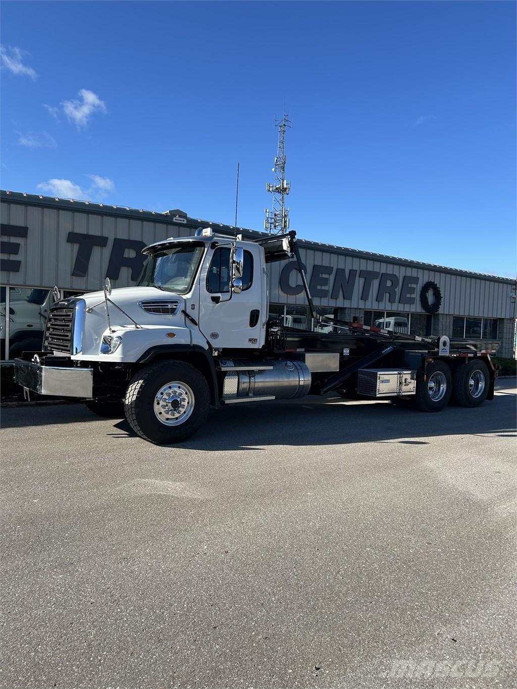 Freightliner 114 SD Cable lift demountable trucks