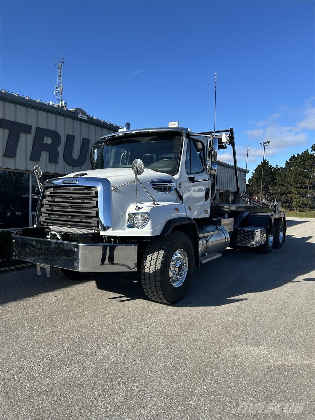 Freightliner 114 SD Cable lift demountable trucks