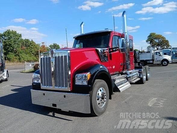 Kenworth W990 Tractor Units