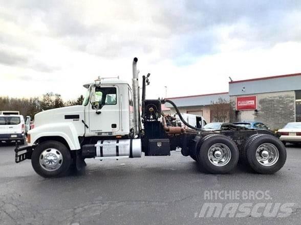 Mack PINNACLE CHU613 Tractor Units