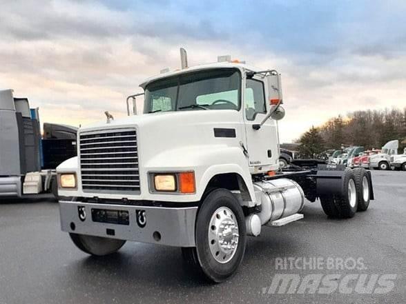 Mack PINNACLE CHU613 Tractor Units