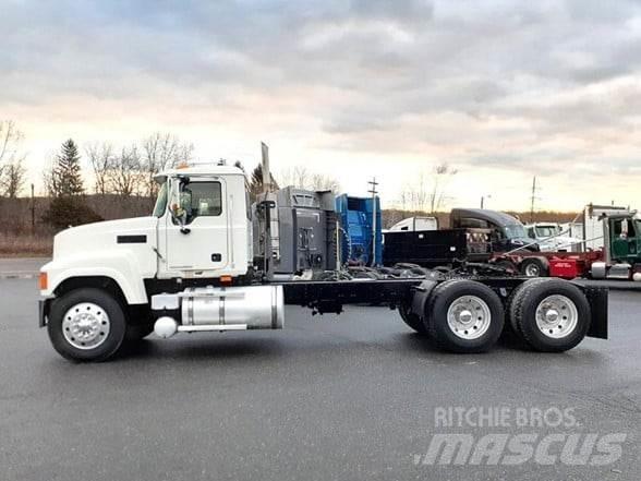 Mack PINNACLE CHU613 Tractor Units