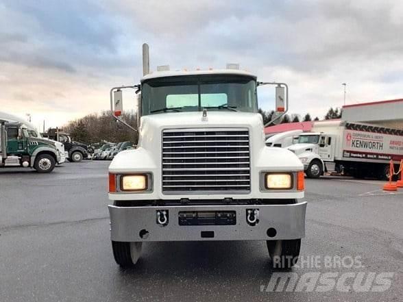Mack PINNACLE CHU613 Tractor Units