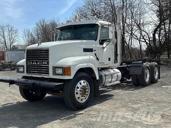Mack PINNACLE CHU613 Tractor Units