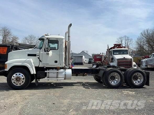 Mack PINNACLE CHU613 Tractor Units