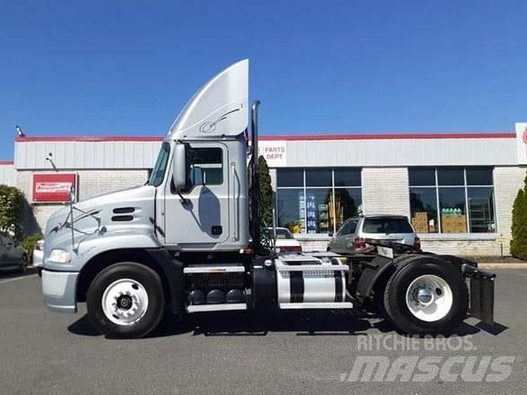 Mack PINNACLE CXU612 Tractor Units