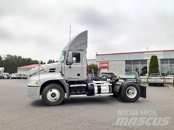 Mack PINNACLE CXU612 Tractor Units