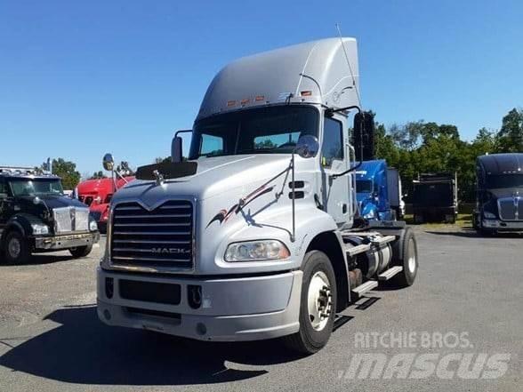 Mack PINNACLE CXU612 Tractor Units