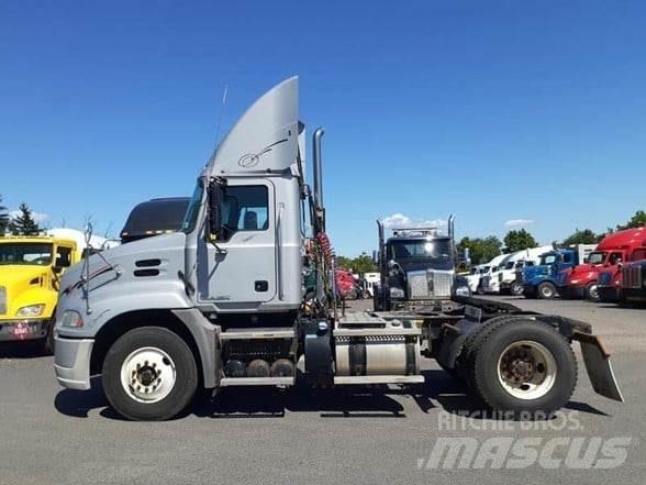 Mack PINNACLE CXU612 Tractor Units