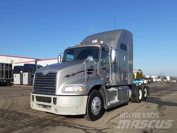 Mack PINNACLE CXU613 Tractor Units