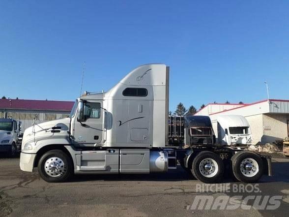 Mack PINNACLE CXU613 Tractor Units
