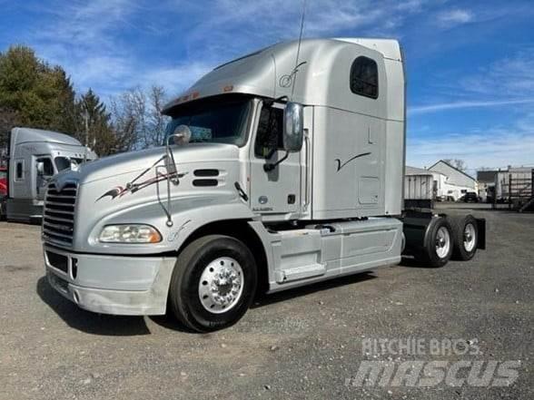 Mack PINNACLE CXU613 Tractor Units