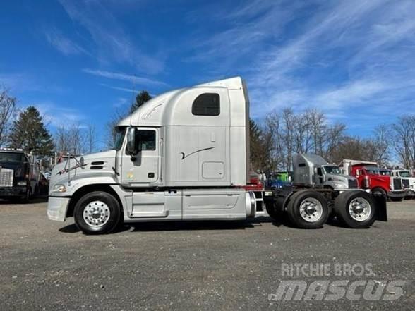 Mack PINNACLE CXU613 Tractor Units
