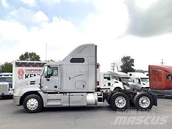 Mack PINNACLE CXU613 Tractor Units