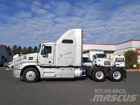 Mack PINNACLE CXU613 Tractor Units