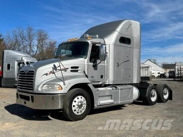 Mack PINNACLE CXU613 Tractor Units