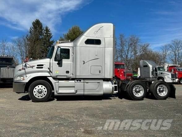 Mack PINNACLE CXU613 Tractor Units