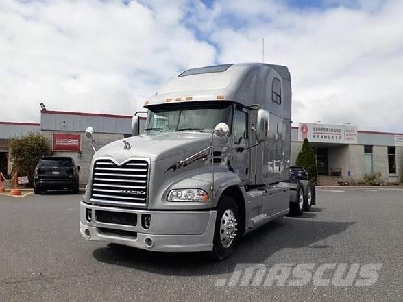 Mack PINNACLE CXU613 Tractor Units