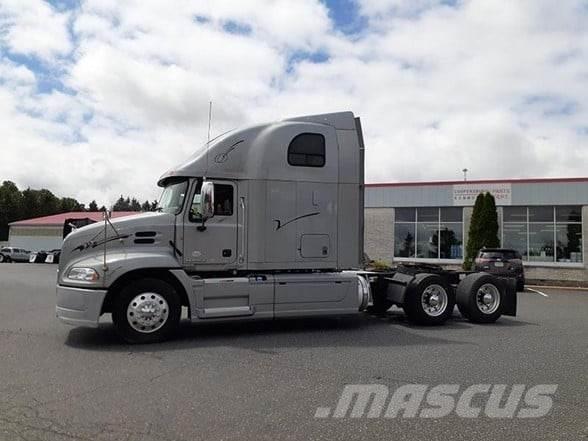 Mack PINNACLE CXU613 Tractor Units